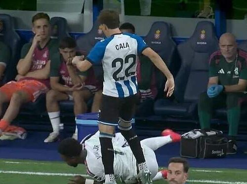 Sánchez Martínez dejó sin sanción este patadón de Cala sobre la espalda de Vinicius | RCD Espanyol 1-2 Real Madrid